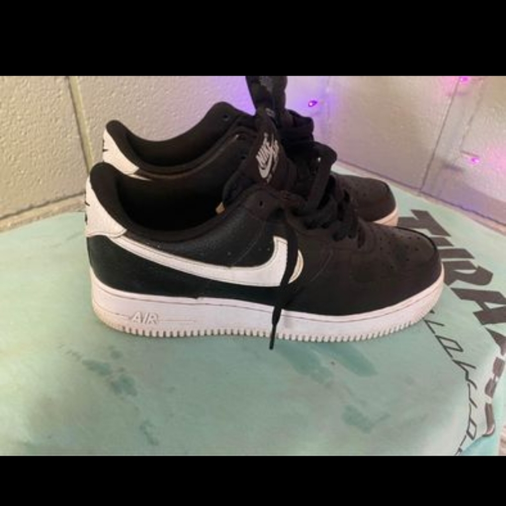 Men's Black Nike Air Force 1s - Picture 2 of 3